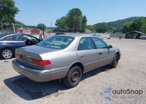 2001 Toyota Camry Le from USA, damaged, VIN 4T1BG22K71U045327